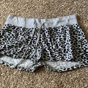 CUTE LEOPARD SHORT SHORTS